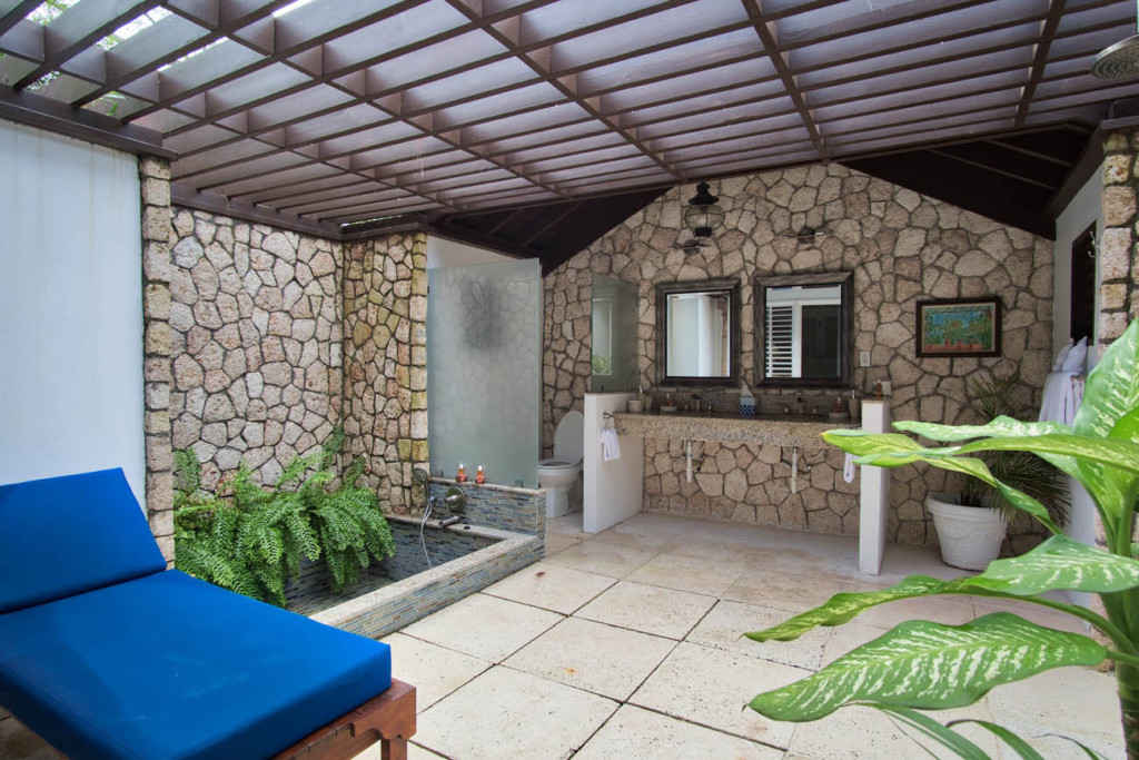 Cottage Queen Bathroom