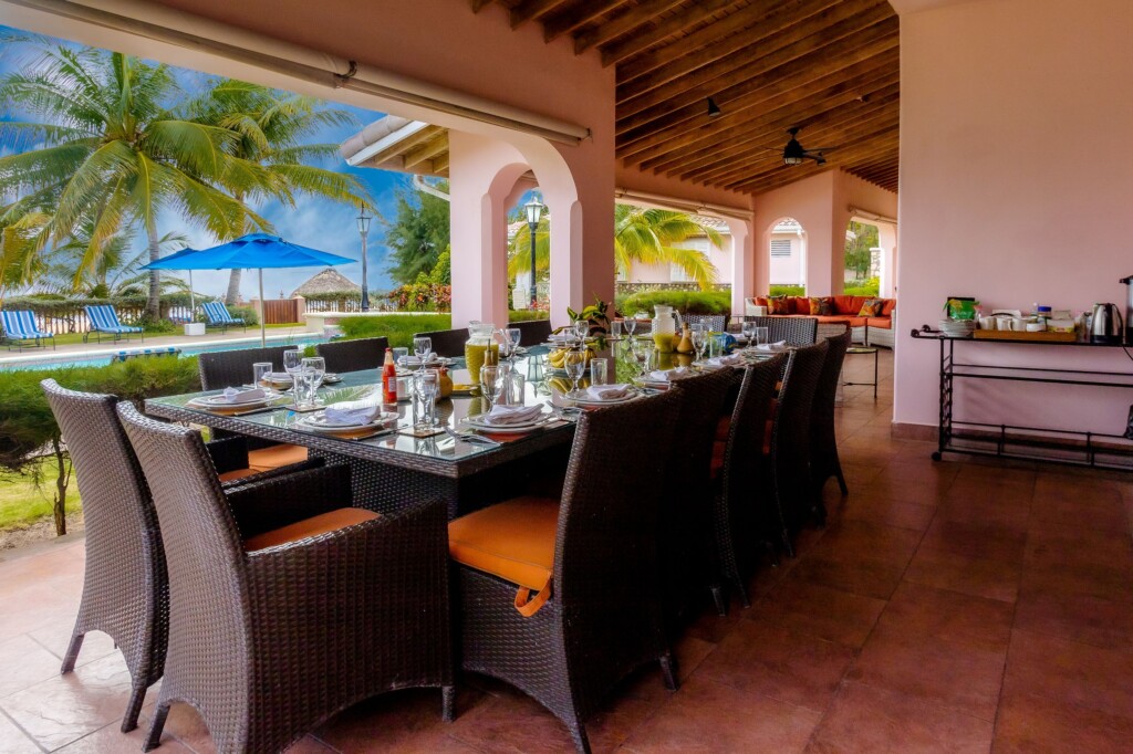 jpeg-optimizer_Villa Paradiso Exterior-45